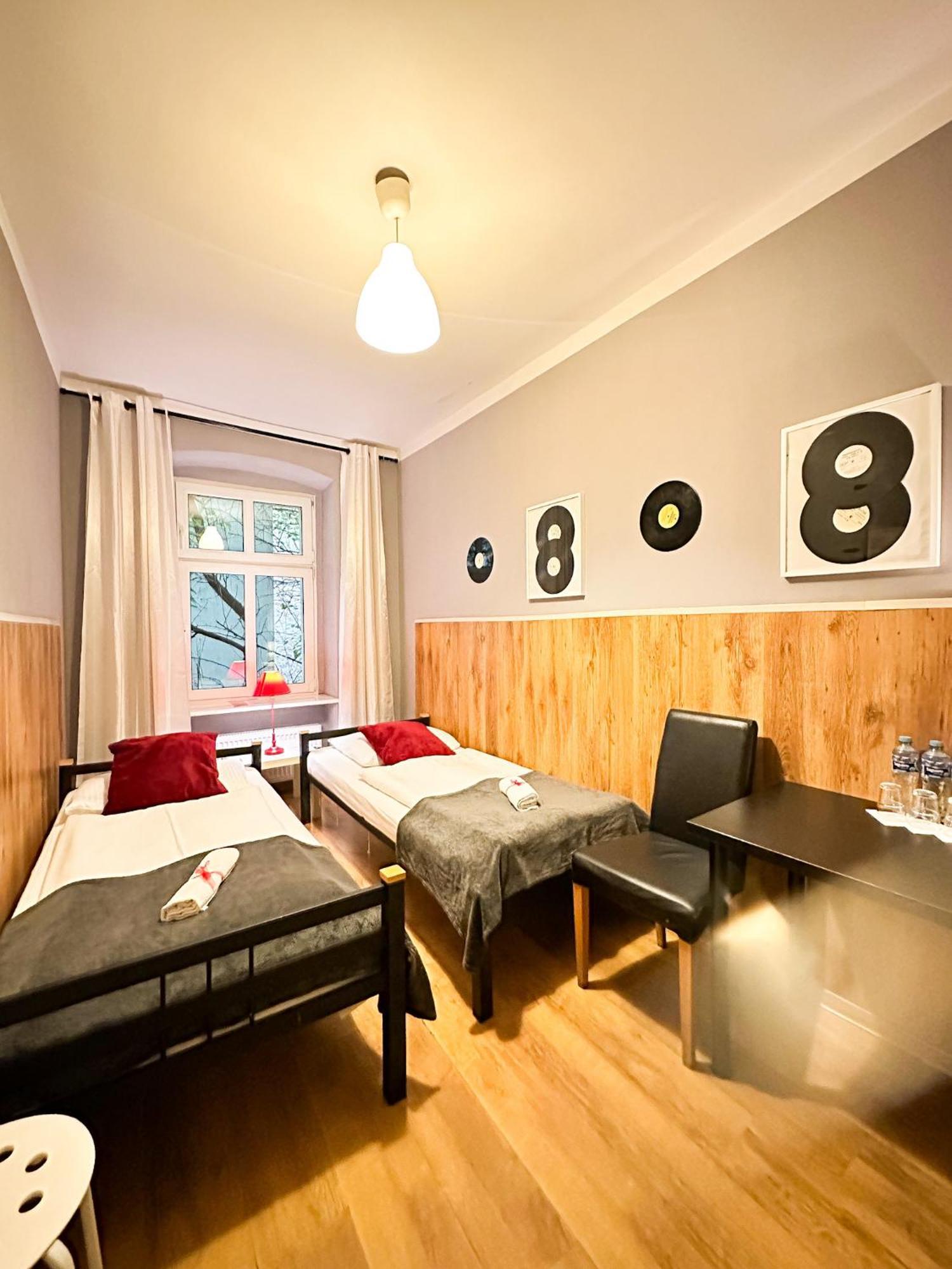 Explorer Hostel & Apartment Stare Miasto Old Town 24H #Don'T Be A Tourist, Be An Explorer! Poznan Bagian luar foto